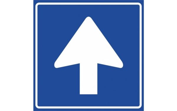 C04 One-way road, follow mandatory direction