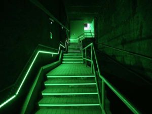Tunnelbeleuchtung photolumineszierend, photolumineszierende Beschilderung, Infrastrukturbeleuchtung