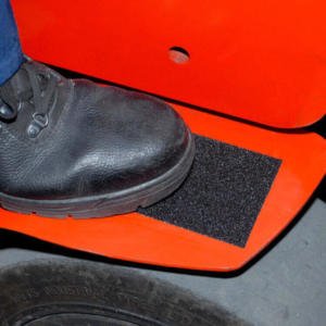 H3402-Coarse-Safety-Grip-on-Forklift-Heskins-Vluchtwegaanduidingen-