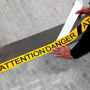 H3417-Attention-Danger-Printed-Anti-Slip-Tape-Being-Applied-heskins-vluchtwegaanduidingen